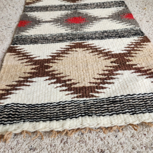 Genuine handmade Navajo rug with tags. - Picture 6 of 7